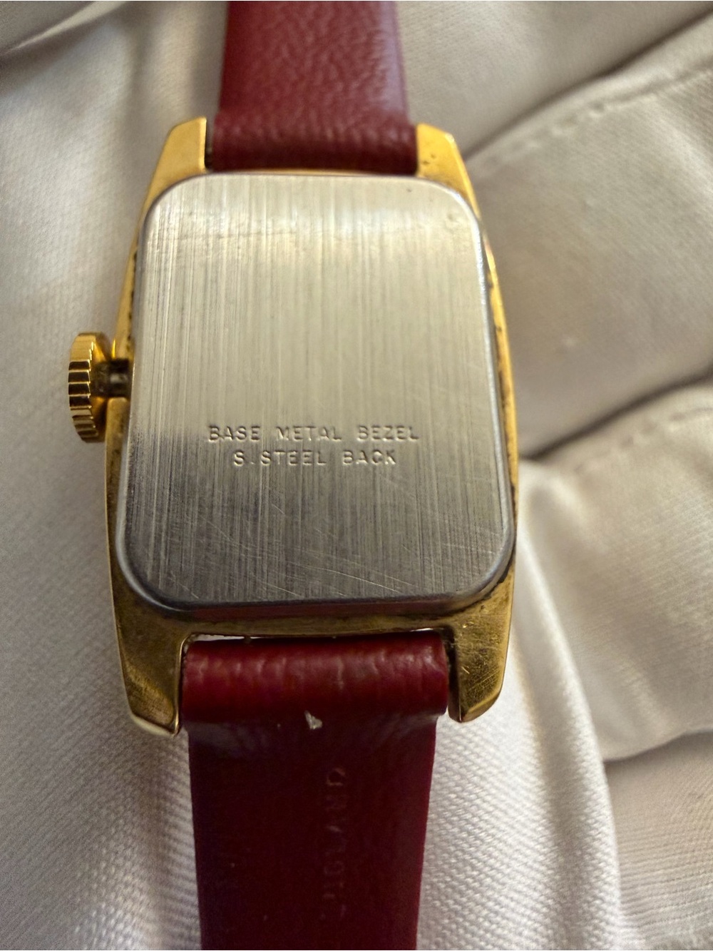Vintage Timex Ladies Manual Wind Watch - Gold Tone Case - Red Dial 19mm x 30mm - Picture 13 of 13